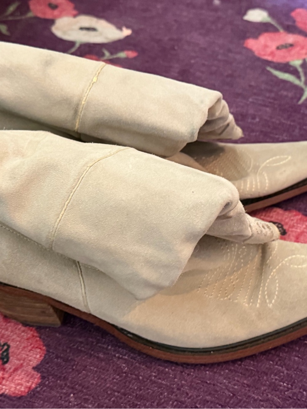 Steve Madden Beige Suede Slouch Vintage Boots, Size 10
